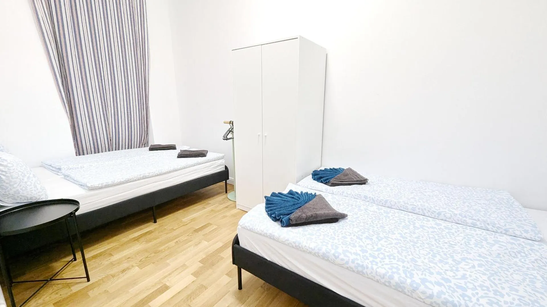 Spacious Apartment In A Lively Area Vienna