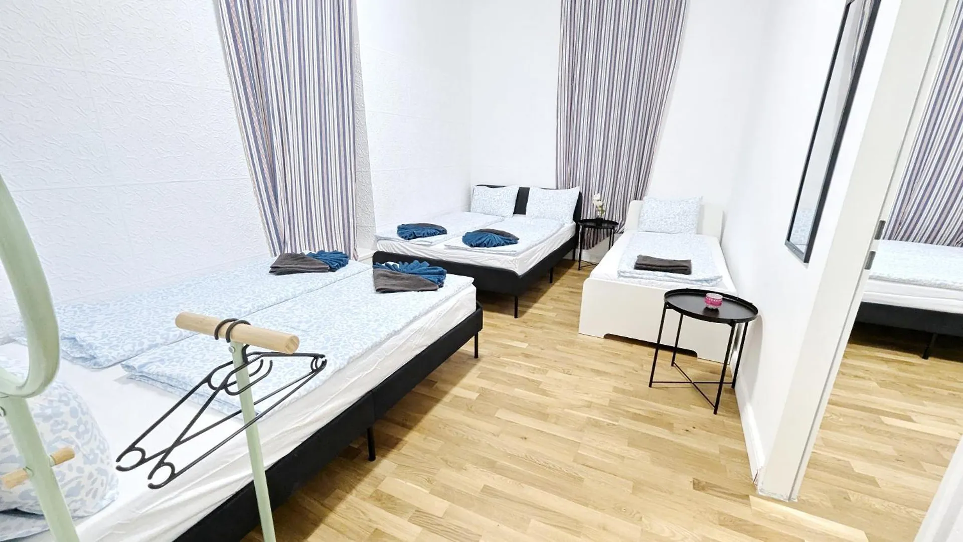 Spacious Apartment In A Lively Area Vienna