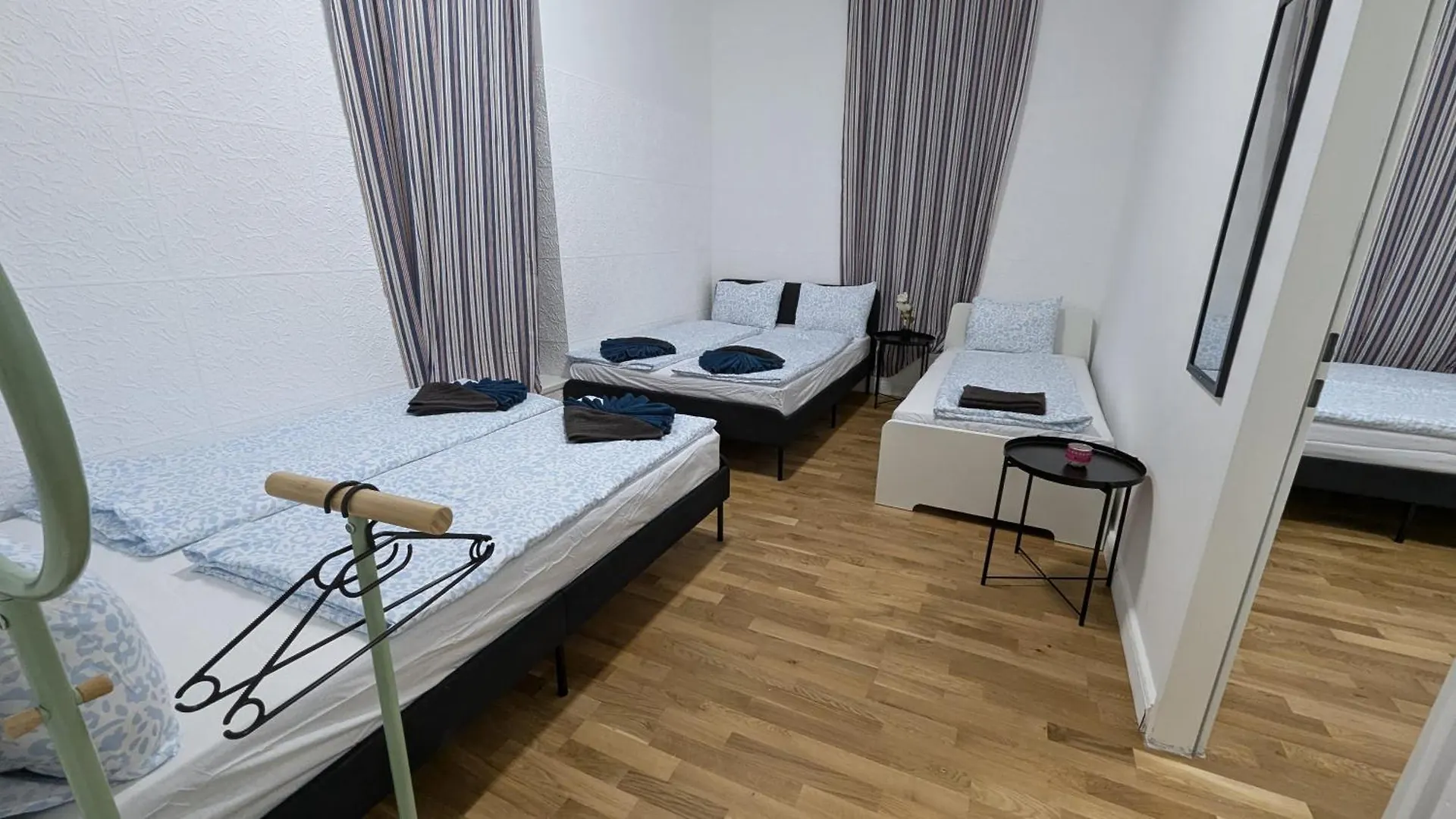 Spacious Apartment In A Lively Area Vienna